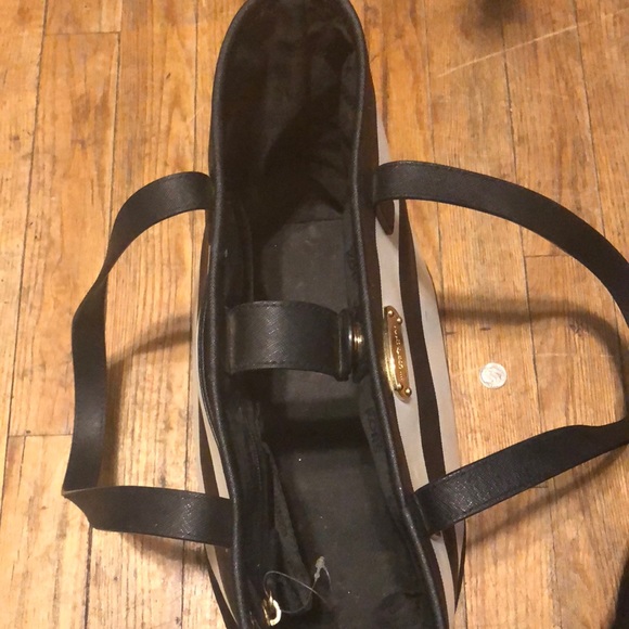 Michael kors black and white purse - Picture 6 of 6